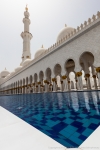 Schaich-Zayid-Moschee mit Spiegelpool