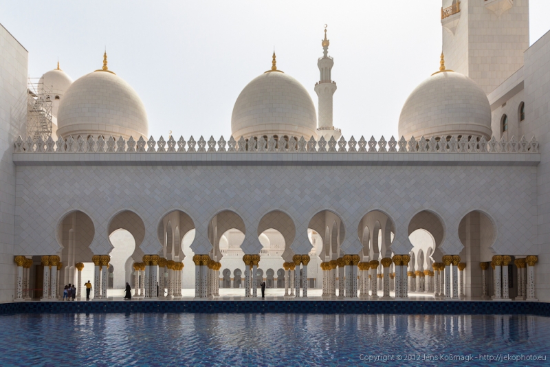 Schaich-Zayid-Moschee - Blick auf Säulengang
